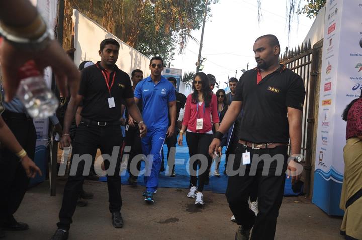 John Abraham at Standard Chartered Mumbai Marathon 2012 in Mumbai