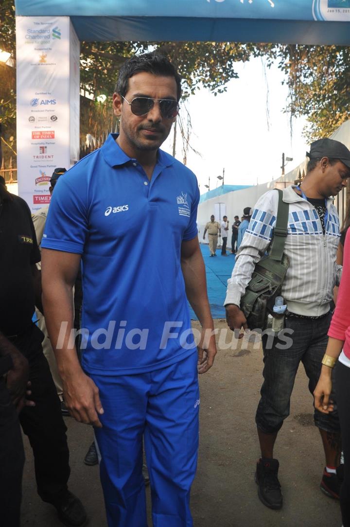 John Abraham at Standard Chartered Mumbai Marathon 2012 in Mumbai