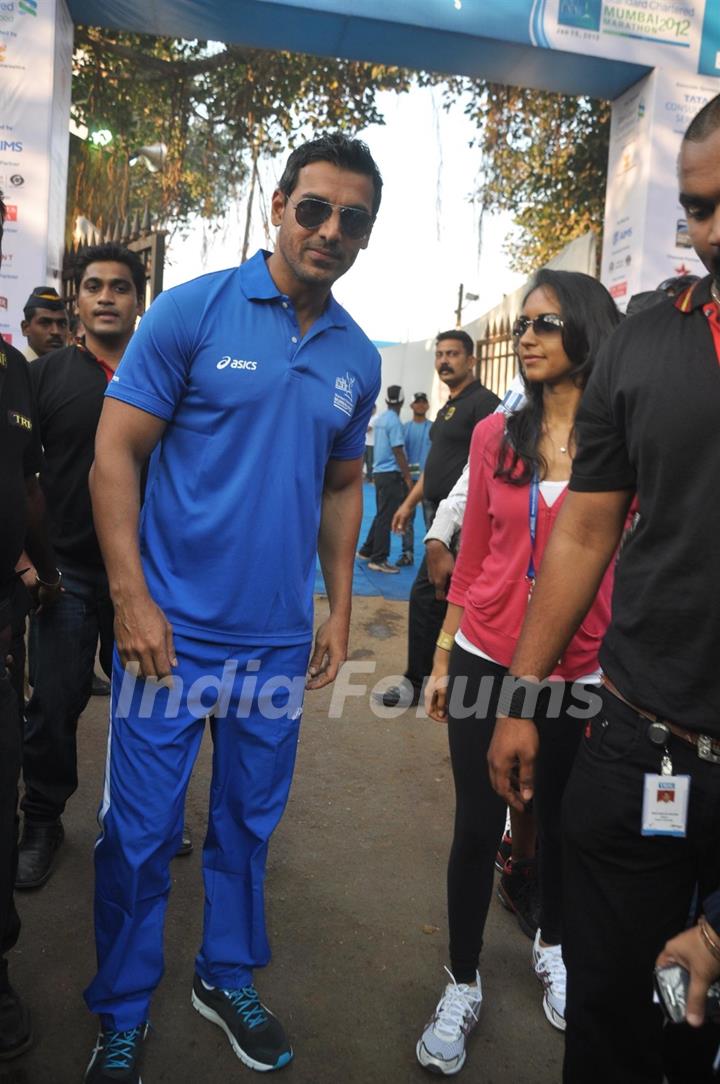 John Abraham at Standard Chartered Mumbai Marathon 2012 in Mumbai