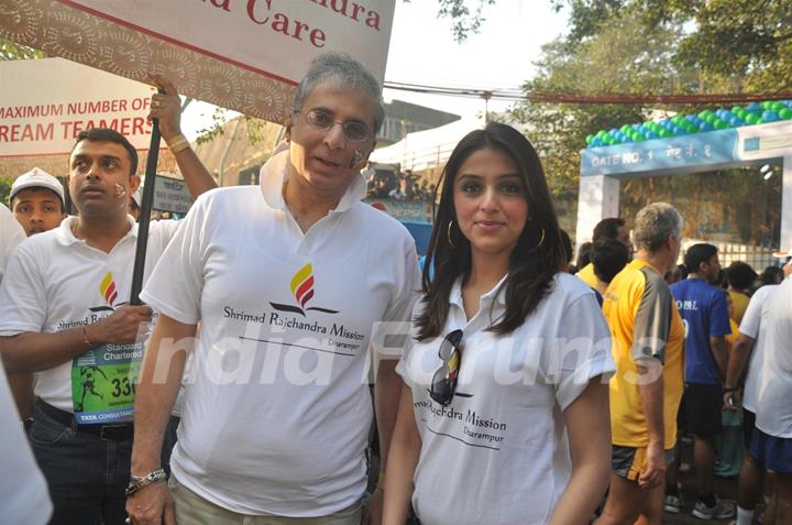 Aditya Raj Kapoor and Aarti Chhabria at Standard Chartered Mumbai Marathon 2012 in Mumbai