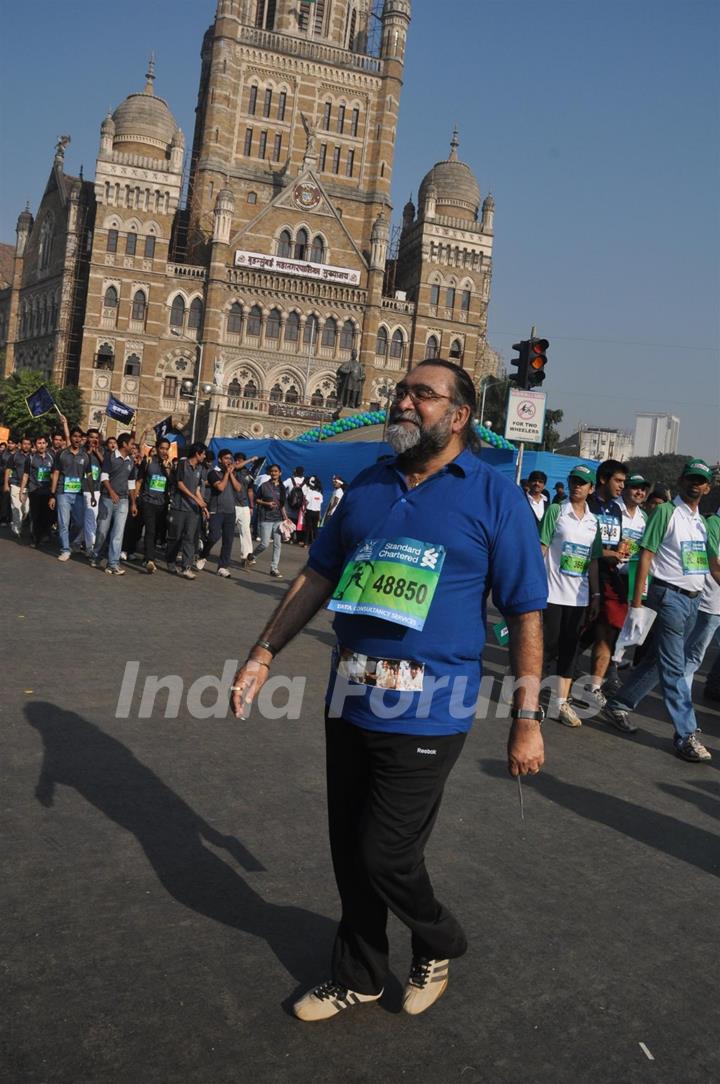 Celebs at Standard Chartered Mumbai Marathon 2012 in Mumbai