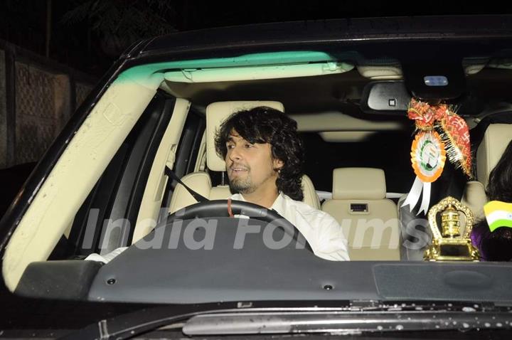 Sonu Niigam at Parmeshwar Godrej's party for Hollywood talk show host Oprah Winfrey in Mumbai