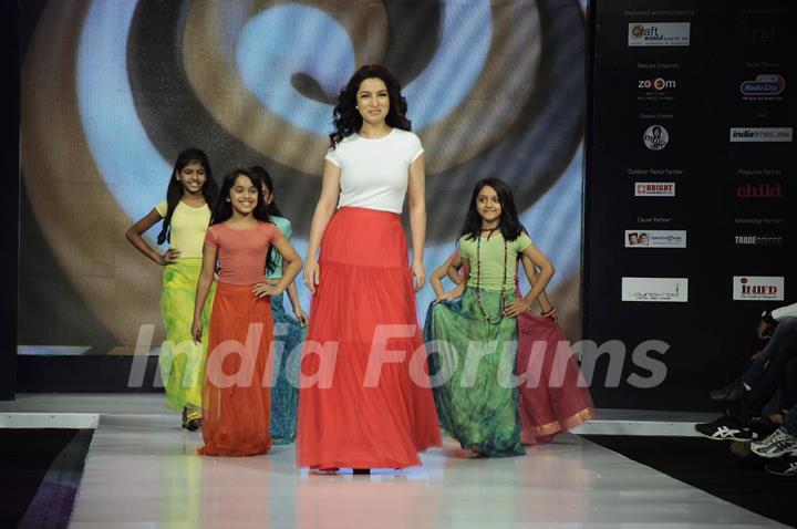 Tisca Chopra walk for Sonali Mansingka at India Kids Fashion Week day 1 in Mumbai