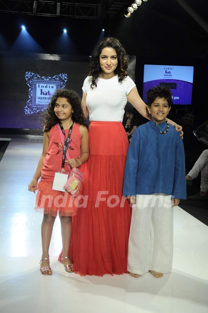 Tisca Chopra walk for Sonali Mansingka at India Kids Fashion Week day 1 in Mumbai