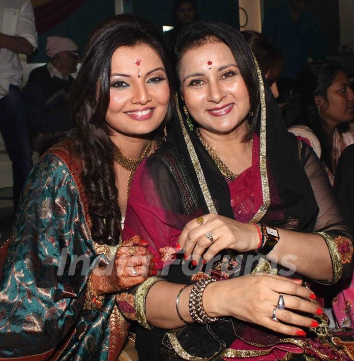 Deepshikha with Poonam Dhillon in her Mata Ki Chowki at Blue Waters