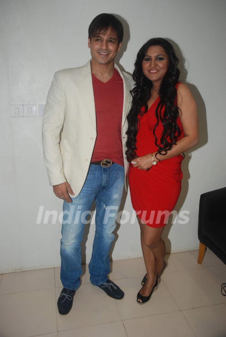 Vivek Oberoi launches Times music album &quot;Banna Re by Rajnigandha&quot; at Planet M