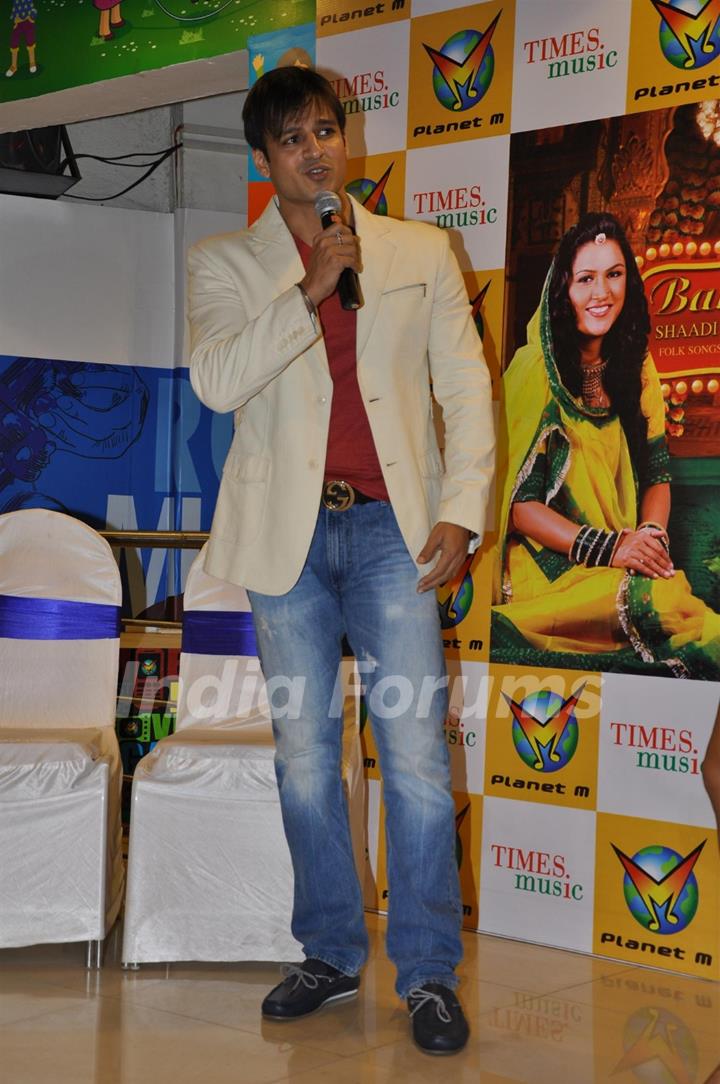 Vivek Oberoi launches Times music album &quot;Banna Re by Rajnigandha&quot; at Planet M