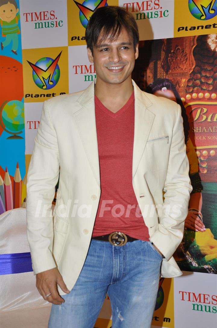 Vivek Oberoi launches Times music album &quot;Banna Re by Rajnigandha&quot; at Planet M