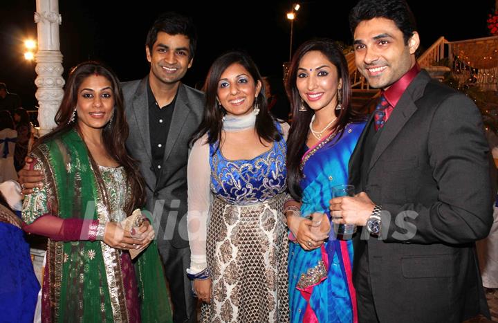 Munisha, Poonam & Manish Goel, Mouli and Mazher grace Deepshikha and Kaishav Arora wedding reception