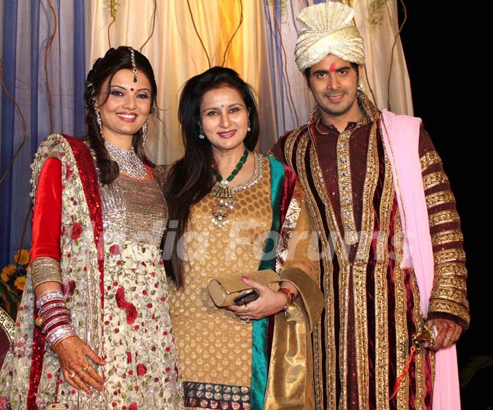 Poonam Dhillon grace Deepshikha Nagpal and Kaishav Arora wedding reception in Mumbai