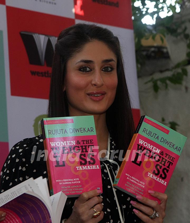 Kareena Kapoor unveiling the book of 'Women & The Weight Loss Tamasha' written by Rujuta Diwekar