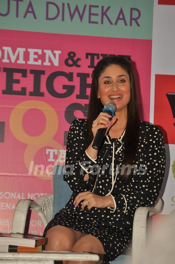 Kareena Kapoor unveiling the book of 'Women & The Weight Loss Tamasha' written by Rujuta Diwekar