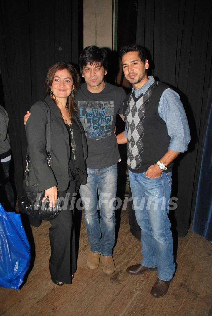 Dino Morea with Pooja Bhatt at The Salute play, at Tejapal Hall