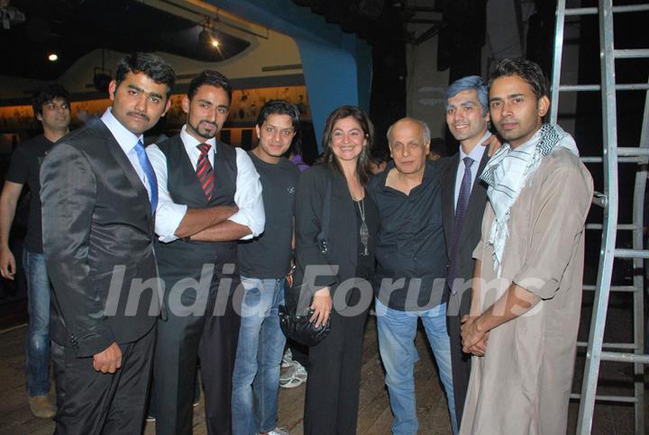 Pooja Bhatt and Mahesh Bhatt at The Salute play, at Tejapal Hall