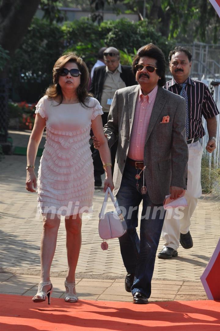 Pankaj Udhas with wife at Hello! Classic Race