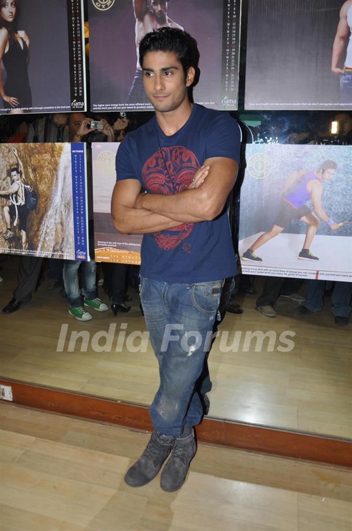 Prateik Babbar at Gold Gym 2012 calendar launch in Bandra, Mumbai