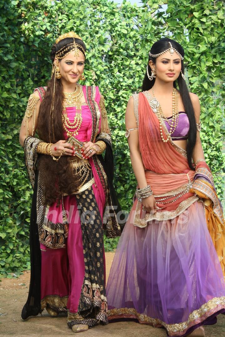 Rakshandha Khan aka Madinike and Mouni Roy as Sati in Devon Ke Dev. Mahadev