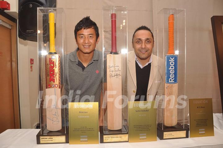 Baichung Bhutia and Rahul Bose at sports memorabilia auction, Trident