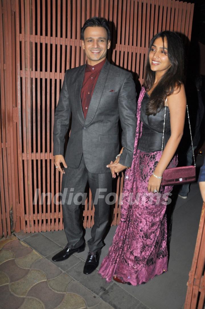 Vivek Oberoi with wife Priyanka Alva at Sanjay Dutt's bash for Agneepath