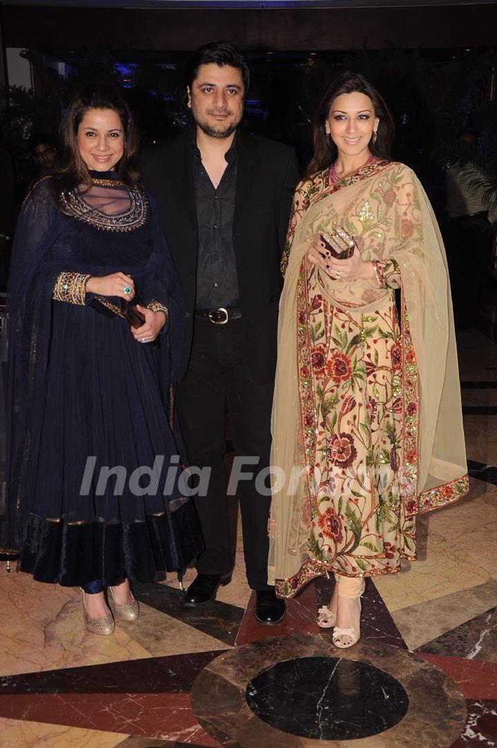 Sonali, Goldie Behl & Neelam Kothari at Ritesh & Genelia Sangeet ceremony at Hotel TajLands End