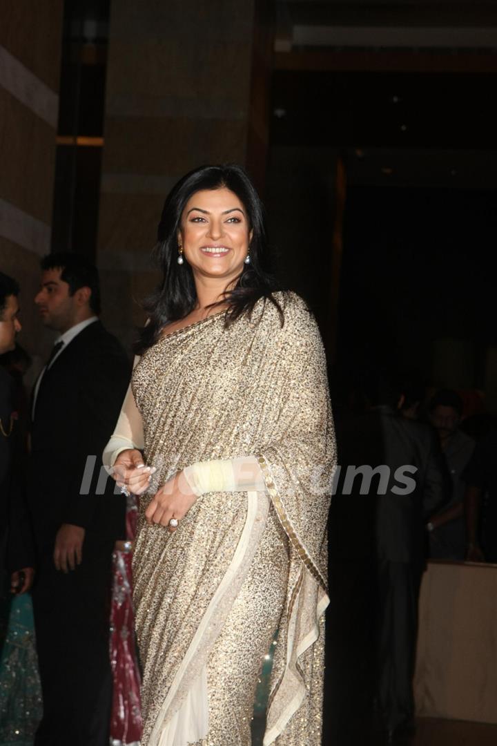 Sushmita Sen grace Ritesh Deshmukh & Genelia Dsouza wedding reception in Mumbai