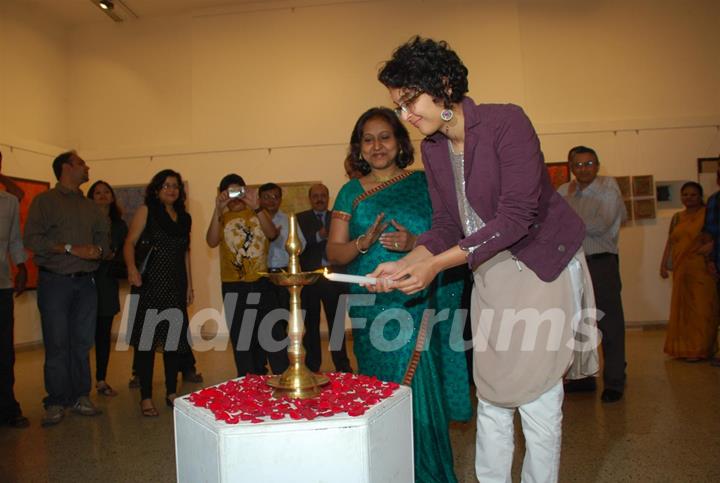 Kiran Rao inaugurates Sangeeta Gupta's Painting Exhibition at Jehangir in Mumbai