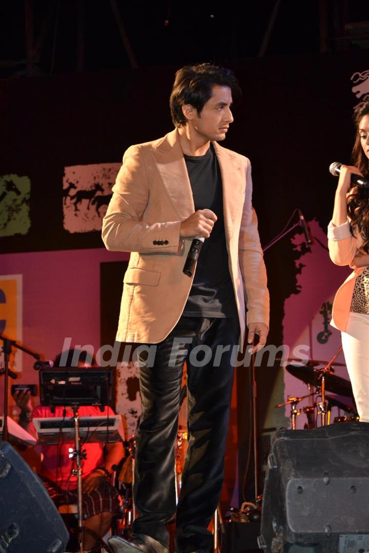 Bollywood actors Ali Zafar & Aditi Rao Hydari promote London Paris New York by performing at the Kala Ghoda Festival