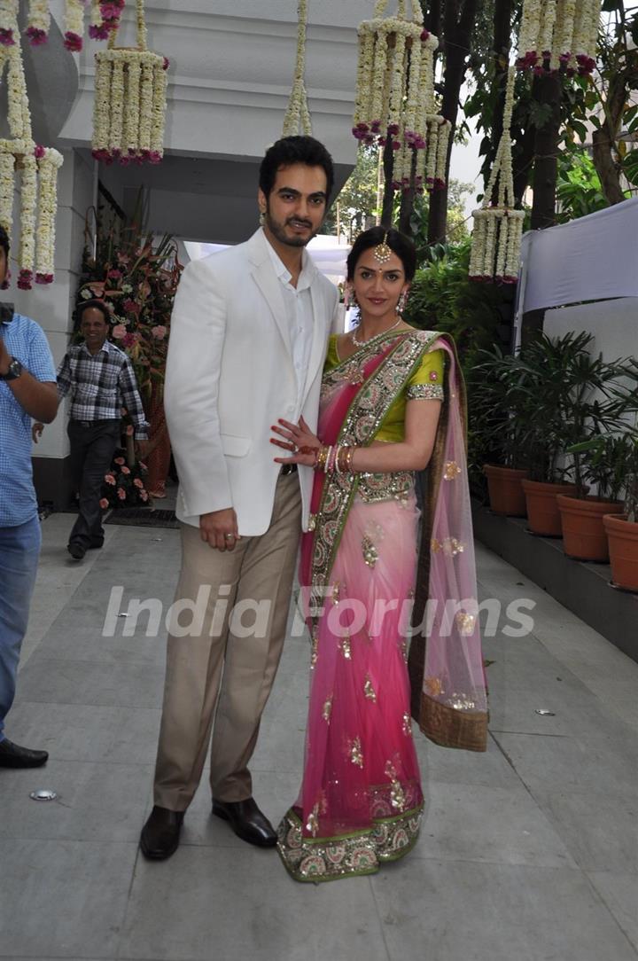 Bollywood actress Esha Deol got engaged to her boyfriend Bharat Takhtani at her residence in Mumbai on Sunday, February 12, 2012
