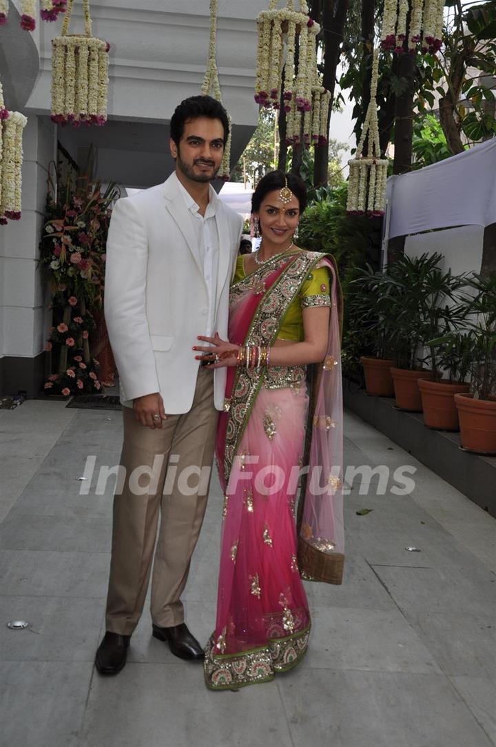 Bollywood actress Esha Deol got engaged to her boyfriend Bharat Takhtani at her residence in Mumbai on Sunday, February 12, 2012