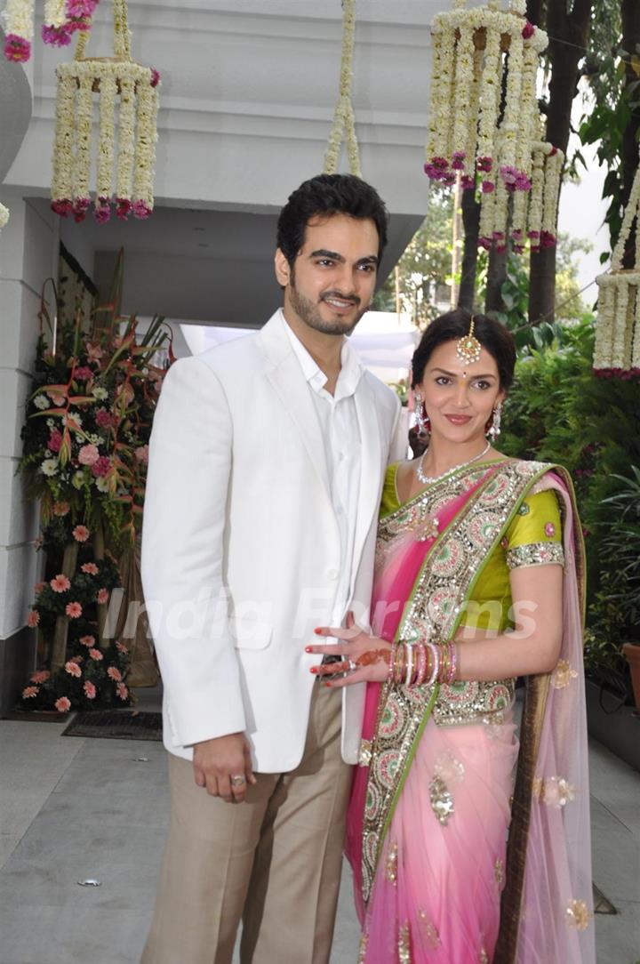 Bollywood actress Esha Deol got engaged to her boyfriend Bharat Takhtani at her residence in Mumbai on Sunday, February 12, 2012