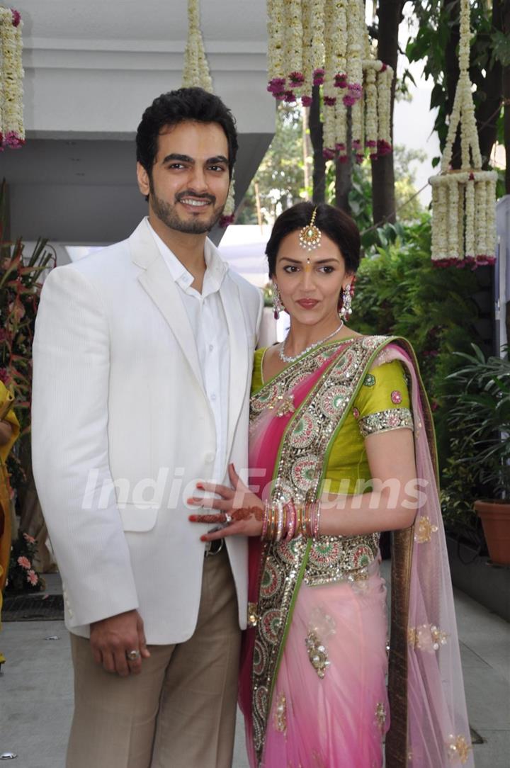 Bollywood actress Esha Deol got engaged to her boyfriend Bharat Takhtani at her residence in Mumbai on Sunday, February 12, 2012