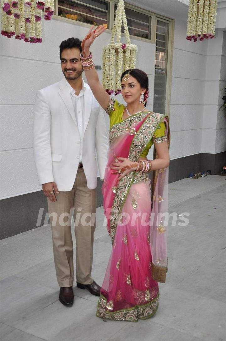 Bollywood actress Esha Deol got engaged to her boyfriend Bharat Takhtani at her residence in Mumbai on Sunday, February 12, 2012