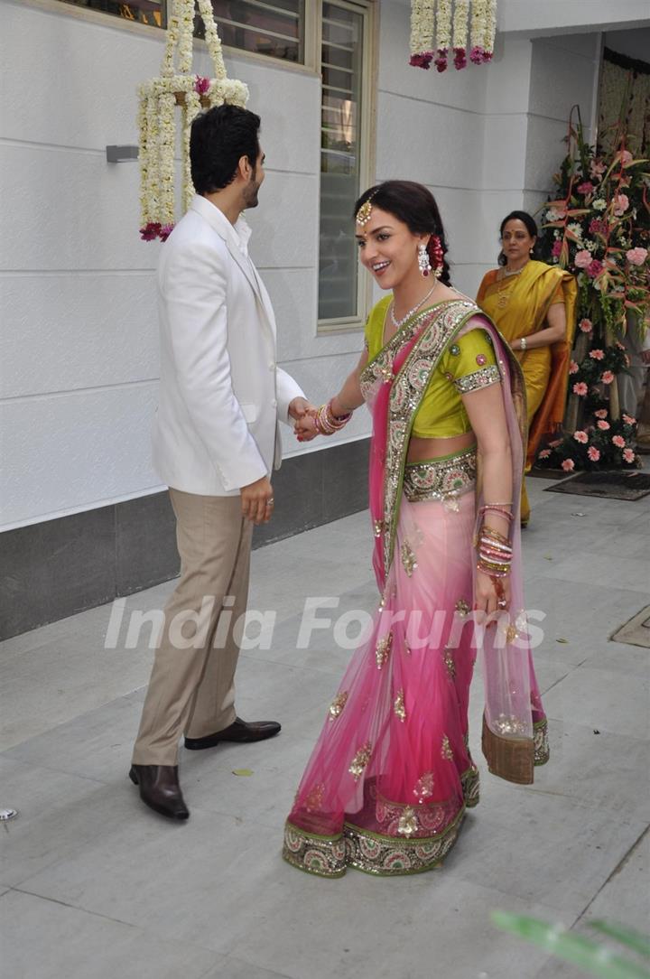 Bollywood actress Esha Deol got engaged to her boyfriend Bharat Takhtani at her residence in Mumbai on Sunday, February 12, 2012