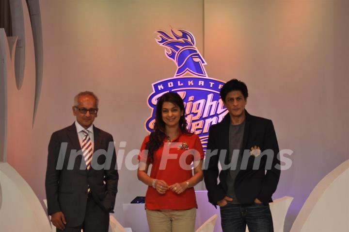 Bollywood Actors Shahrukh Khan & Juhi Chawla with husband Jai Mehta at the announcement of KKR Marketing Campaign in Mumbai