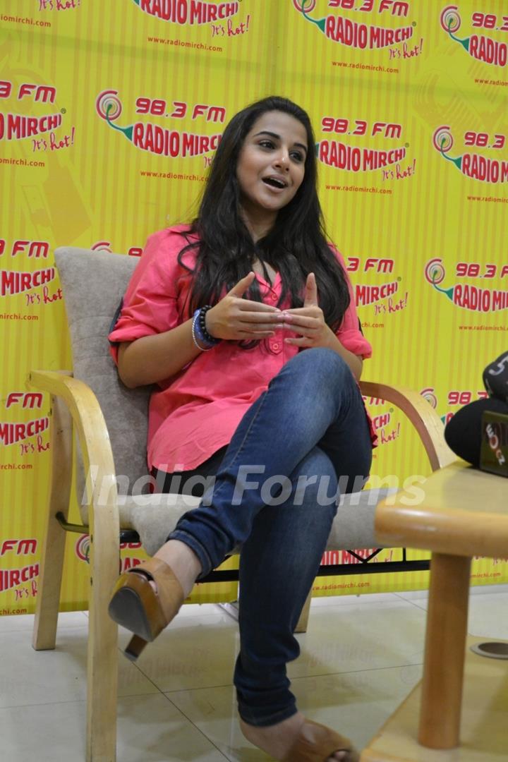 Vidya Balan promoting film KAHAANI at 98.3 Radio Mirchi FM Studios in Lower Parel, Mumbai