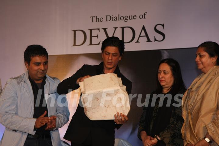 Shah Rukh Khan at Launch of Devdas dialogue book at Mehboob Studios in Bandra, Mumbai