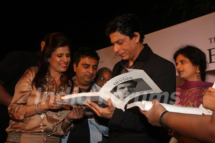 Shah Rukh Khan at Launch of Devdas dialogue book at Mehboob Studios in Bandra, Mumbai