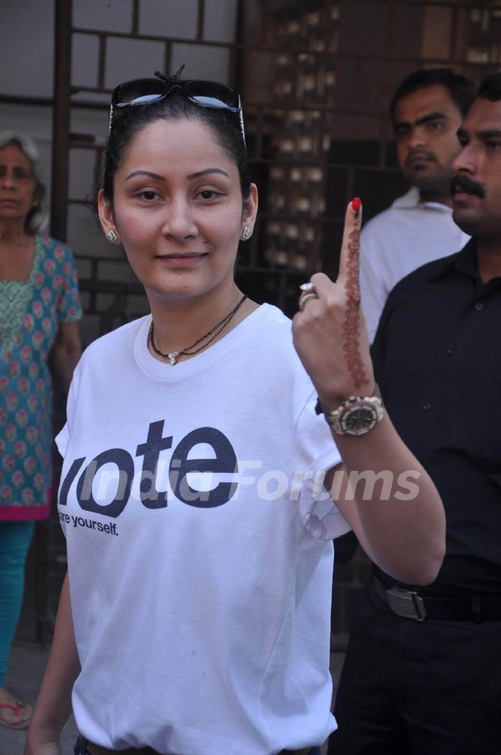 Bollywood celebrities also went out of their house to cast their valuable votes. .