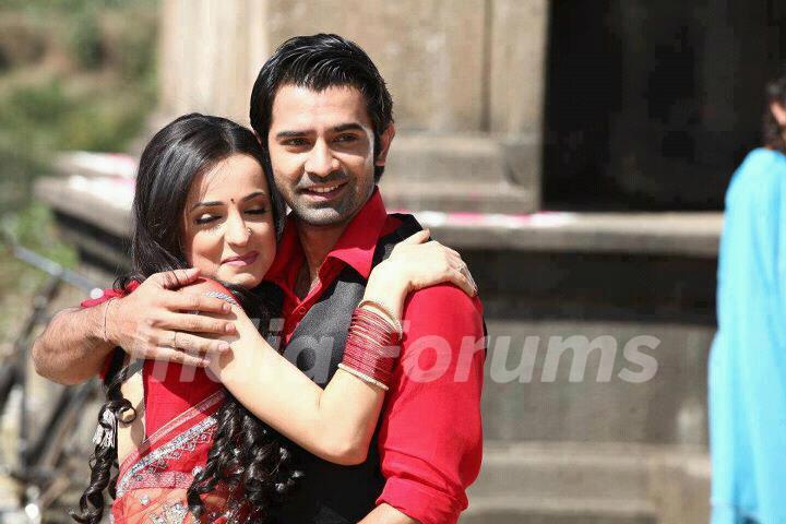 Sanaya-Barun in Star Parivaar Awards 2012