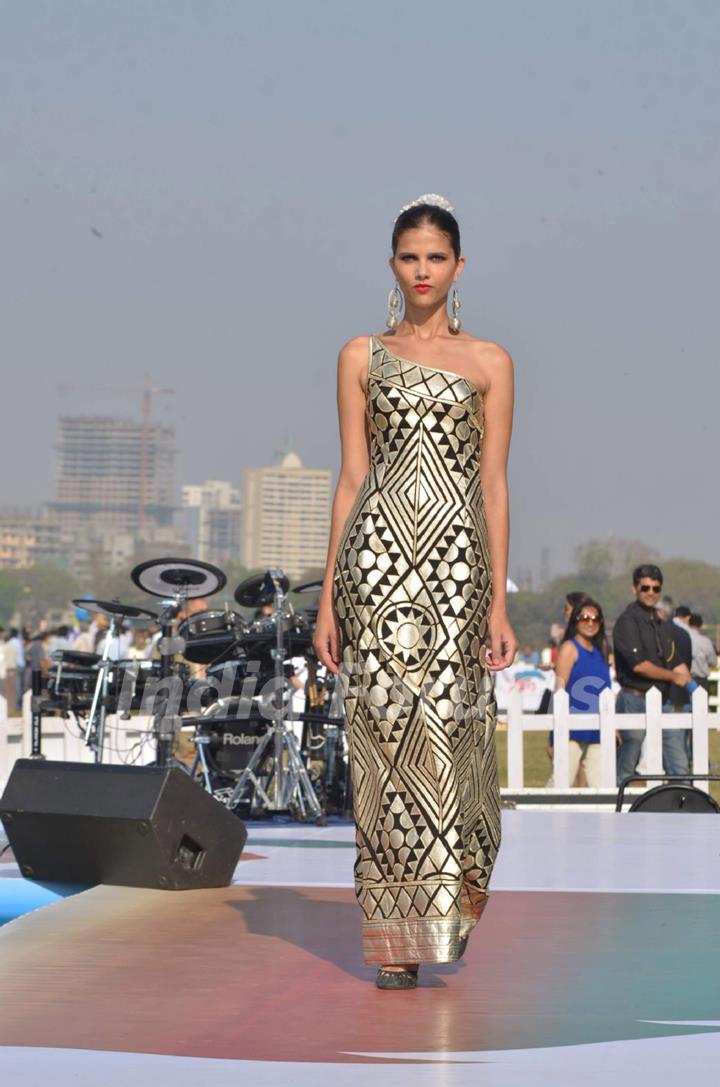 Model at the AGP Multi Million Race at Mahalaxmi Race Cource In Mumbai. .