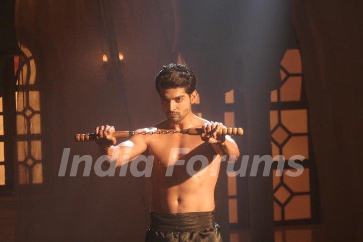 Gurmeet as Maan in Geet Hui Sabse Parayi