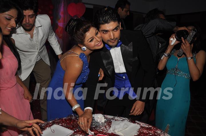 Gurmeet Choudhary & Debina Bonnerjee Celebrate their 1st anniversary