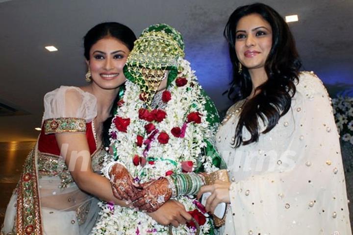 Mouni Roy and Aamna Shariff as bride's mate at Aamir-Sanjeeda's wedding