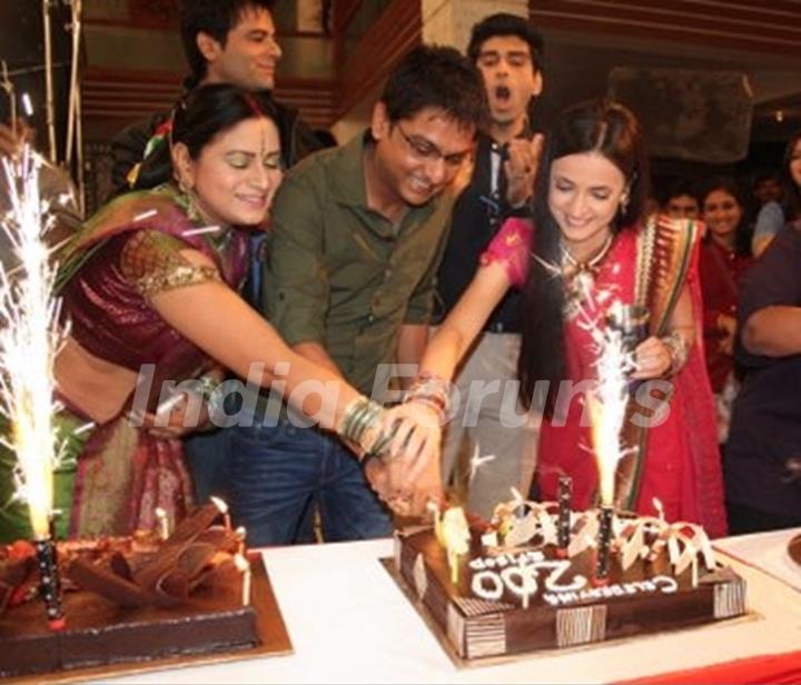 Iss Pyaar Ko Kya Naam Doon 200 Episodes Celebration