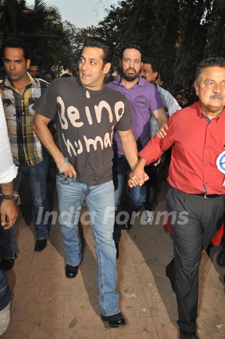 Salman graces The Cosmopolitan Friends Association's event