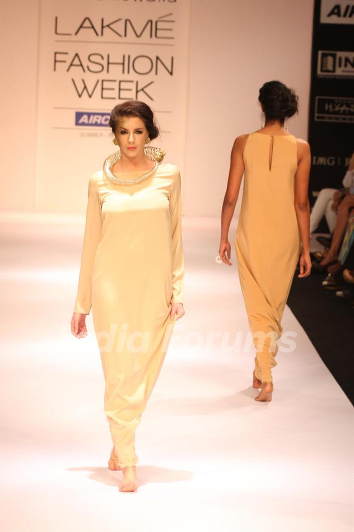 Eina Ahluwalia Show at Lakme Fashion Week Summer / Resort 2012