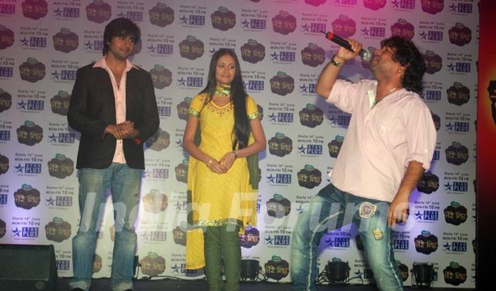 Harshad Chopda and Anupriya Kapoor with Kailash Kher During Tere Liye Press Meet