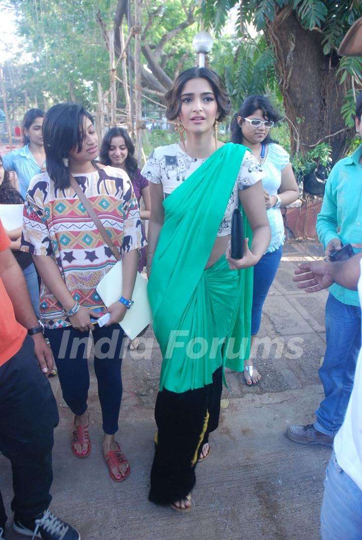 Sonam Kapoor, IMtiaz and Anurag launch Andheri &quot;Wassup&quot; fest. .