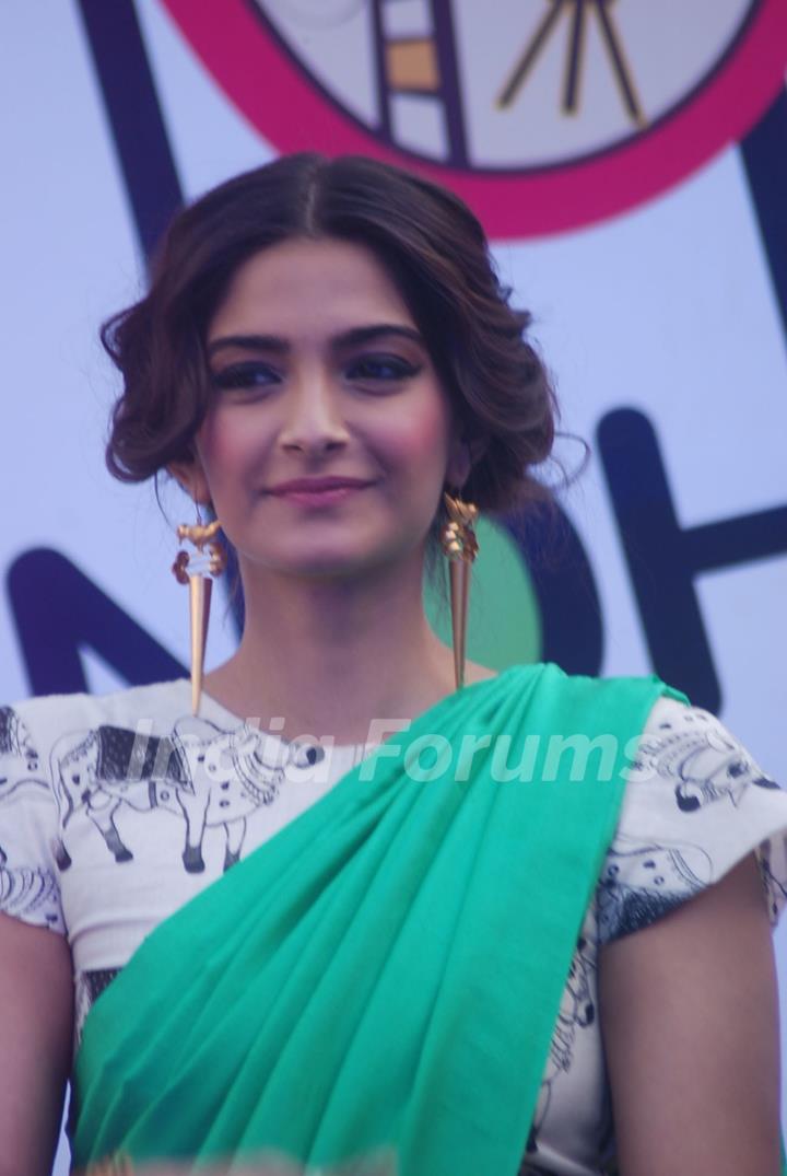 Sonam Kapoor, IMtiaz and Anurag launch Andheri &quot;Wassup&quot; fest. .