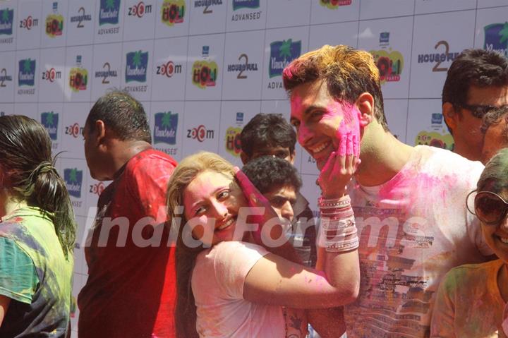 Nandish Sandhu with Rashmi Desai Sandhu at Zoom Holi bash